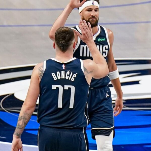 Mavericks le ganó a Spurs de la mano de Luka y Klay