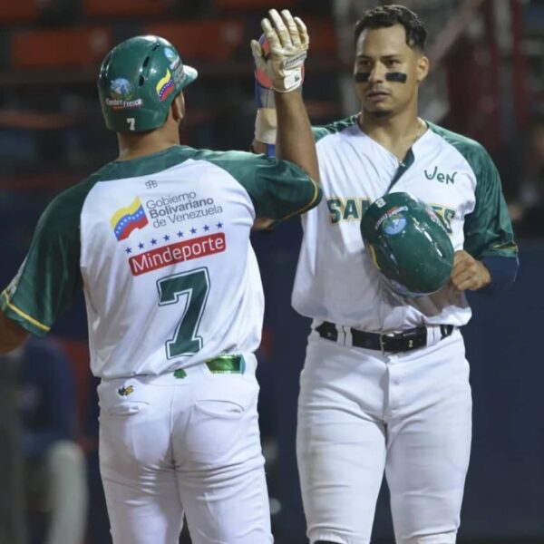 Samanes de Aragua Desata Ofensiva y Vence a Centauros 9-2