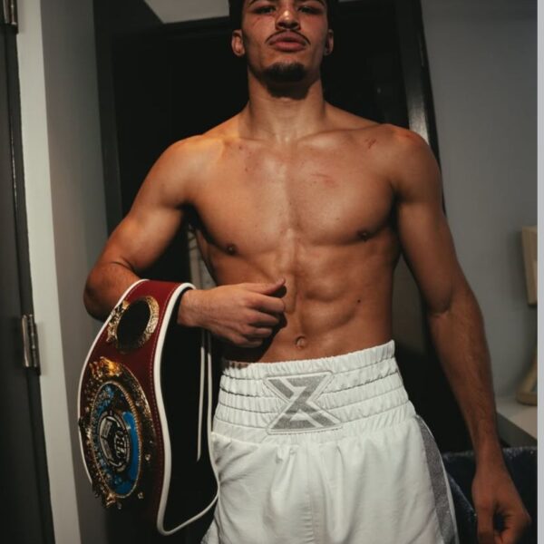 Xander Zayas se corona campeón&nbsp; mundial&nbsp; juvenil&nbsp; de la OMB