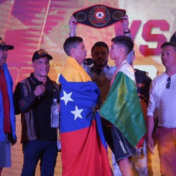 ¡Arrasa en Caracas! Aarón de la Cruz, nuevo campeón&nbsp; FedeLatin AMB con Nocaut relámpago&nbsp; 👑🥊