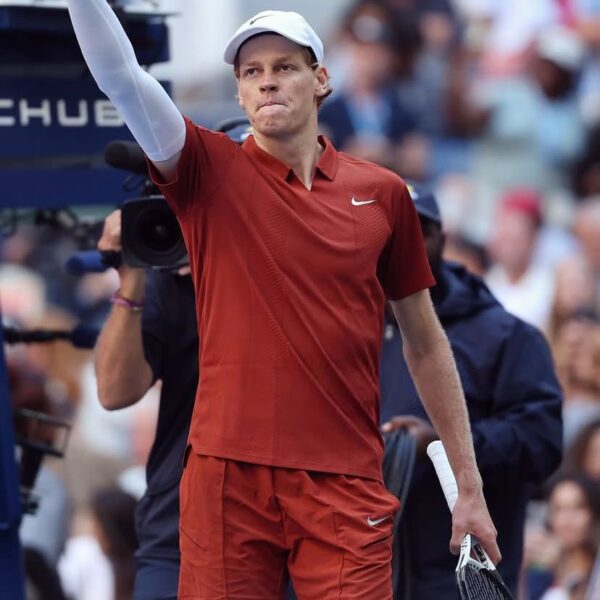 Jannik Sinner se ajusta el cinturón en el US Open  y avanza a octavos
